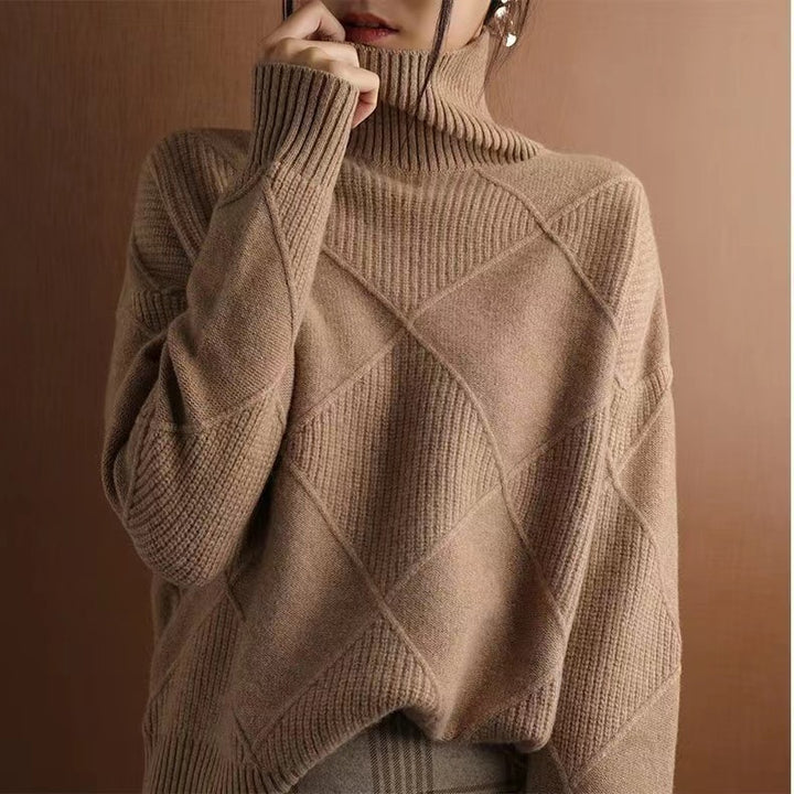 Trendy women's turtleneck sweater with a structured look Lune London