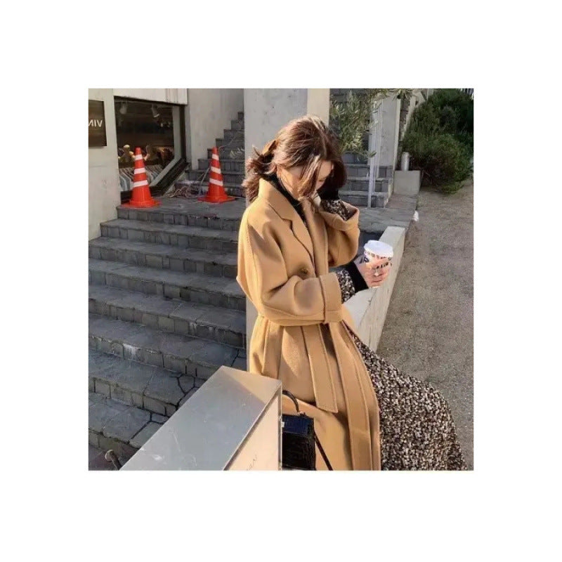 Women elegant winter coat with double button placket and generous pockets Chic & Stil