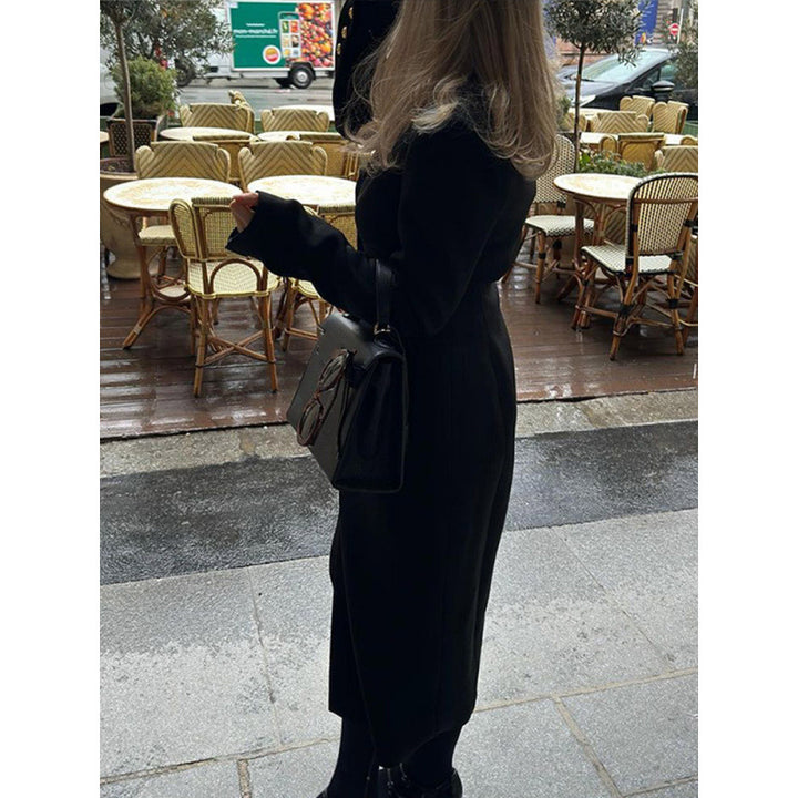 Ladies elegant maxi coat with decorative buttons and practical pockets Lune London