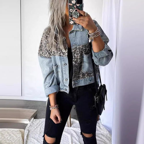 Veste en jean féminine à la mode avec des éléments en cuir et un motif accrocheur Chic & Stil