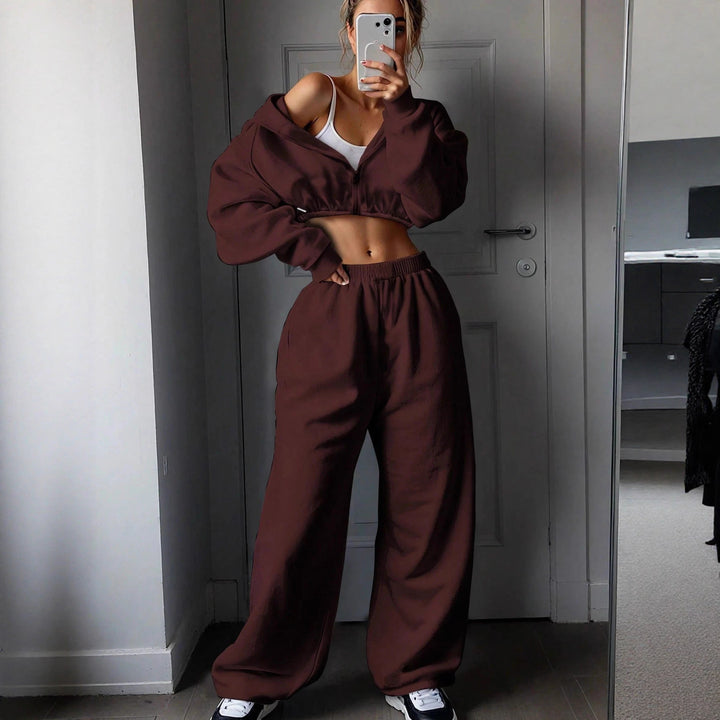 Casual women's tracksuit with an oversized hoodie and a wide fit Lune London