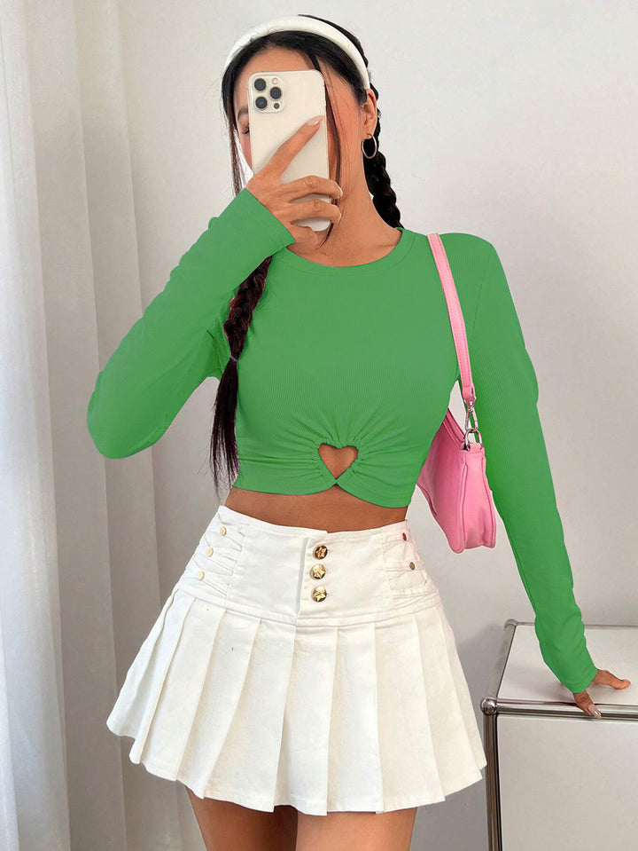Femme à manches longues cropped avec encolure en cœur et drapé élégant Chic & Stil