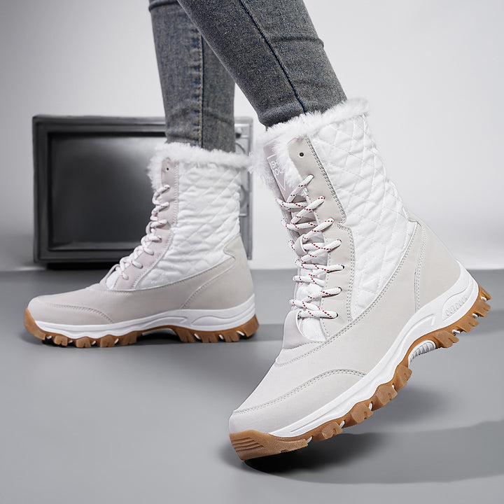 Women's winter boots with insulated inner lining and non-slip outsole Lune London