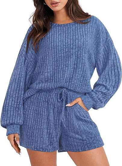 Ladies comfortable fleece lounge set with wide sleeves and an elastic waist Lune London