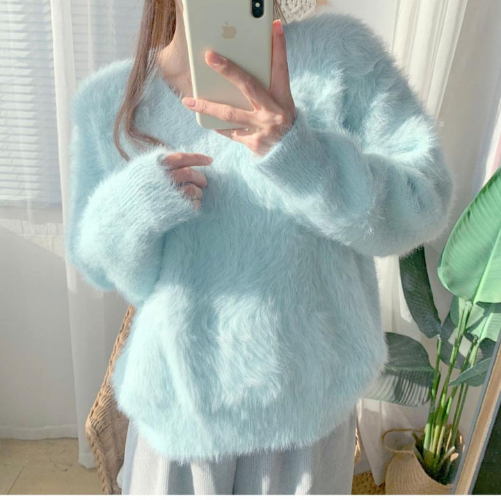 Pull en V pour femme en peluche avec un tissu doux et une coupe décontractée Chic & Stil