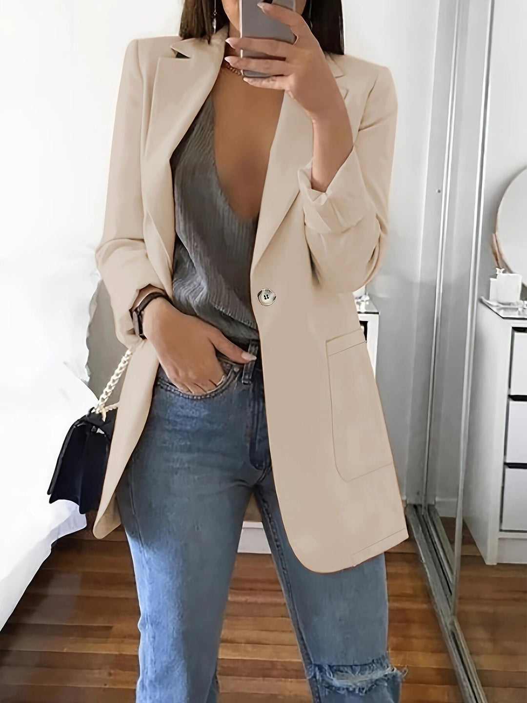Elegant women's jacket with a deep V neckline and practical pockets Lune London