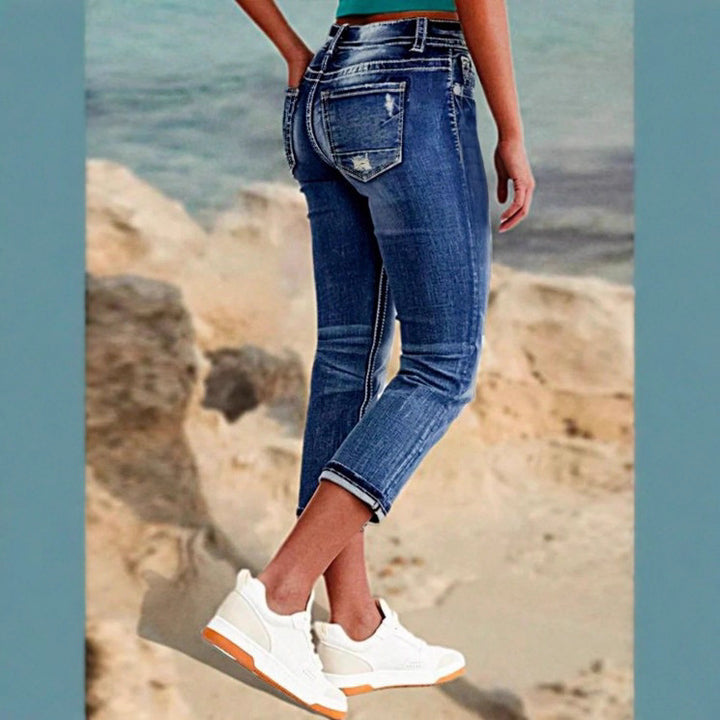 Women's cropped jeans with turn-up, mid-rise waist and used wash Amarae