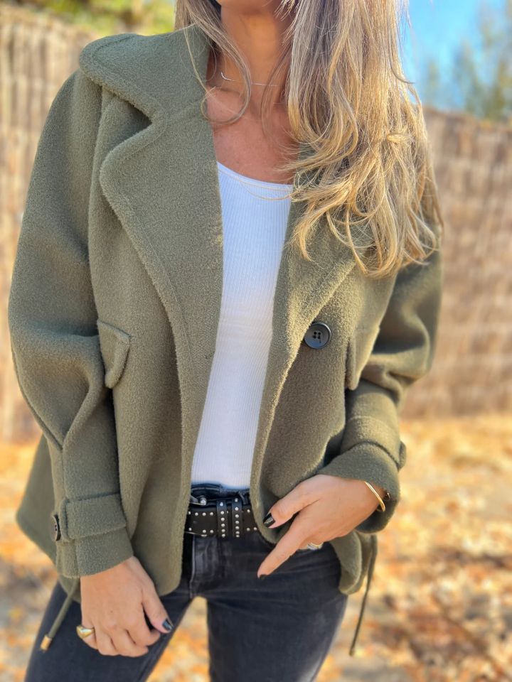 Women Oversized Casual Jacket with Stylish Collar and Button Closure Lune London