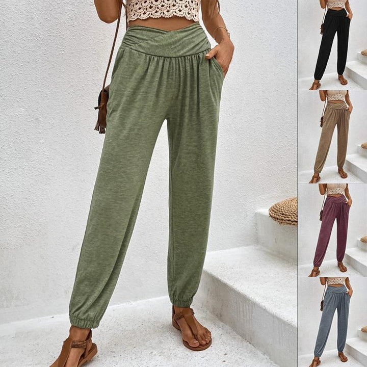Comfortable leisure pants for women with a loose waist and side pockets Lune London