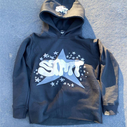 Women's hoodie with trendy graphic design Chic & Stil