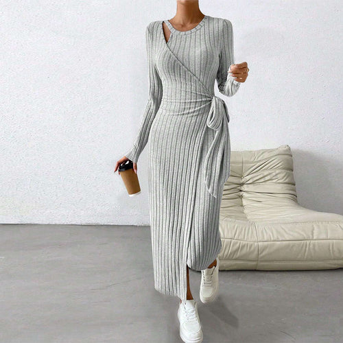 Robe portefeuille pour femmes avec de fines structures en côte et une coupe élégante Chic & Stil