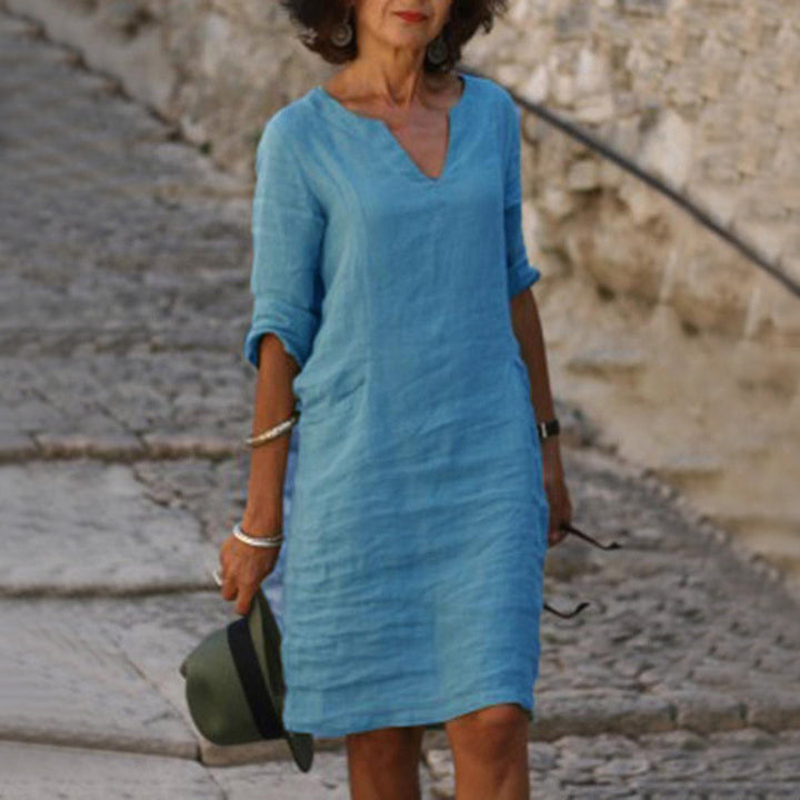 Linen dress for women with a relaxed fit and elegant V-neck Lune London