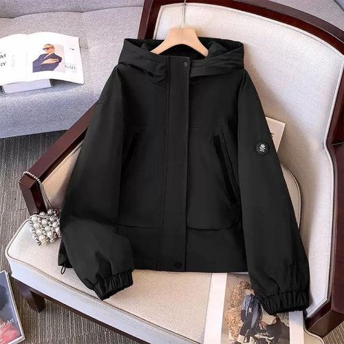 Veste de transition sportive pour femmes avec design de capuche pratique Chic & Stil