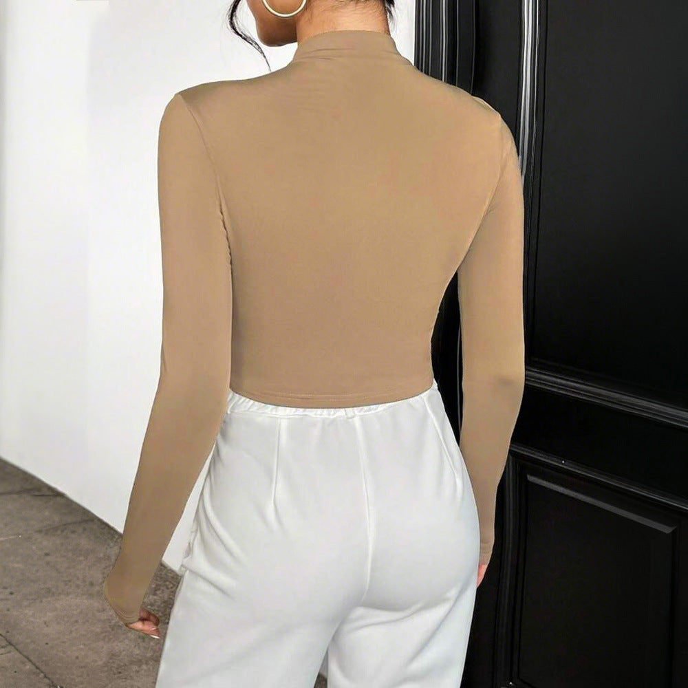 Femme haut court à manches longues avec drapé asymétrique et col montant élégant Chic & Stil