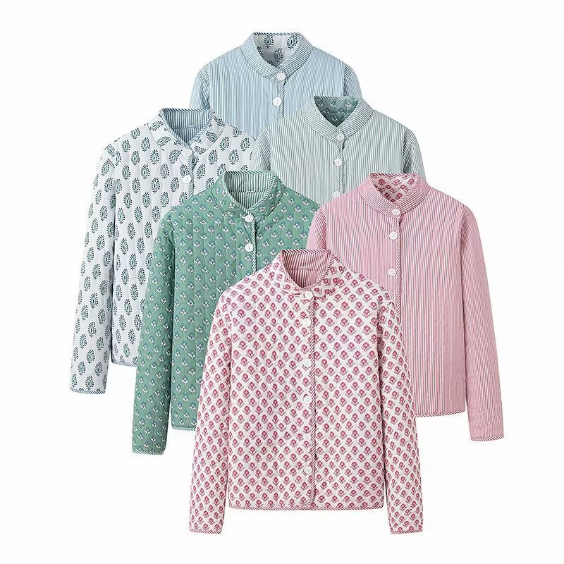 Veste matelassée à motif pour femmes avec design floral et détails de boutons Chic & Stil
