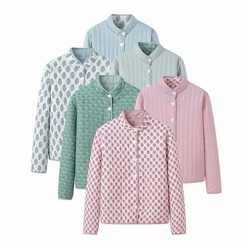 Veste matelassée à motif pour femmes avec design floral et détails de boutons Chic & Stil