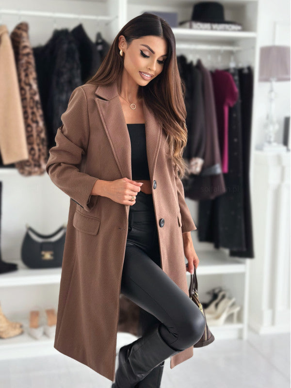 Classic oversized coat for women with elegant lapel and practical pockets Lune London