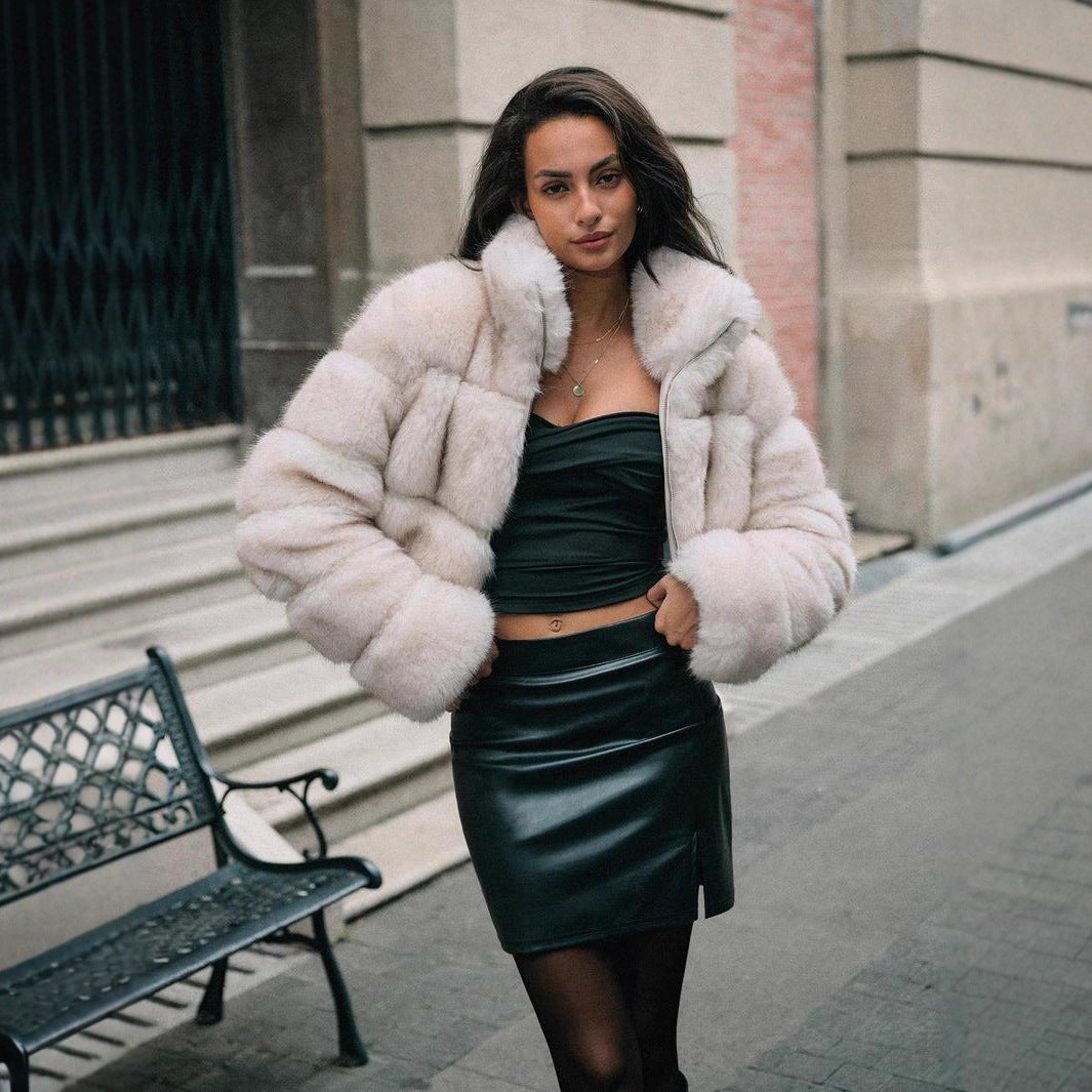 Ladies Soft padded faux fur with wide collar and zipper Lune London