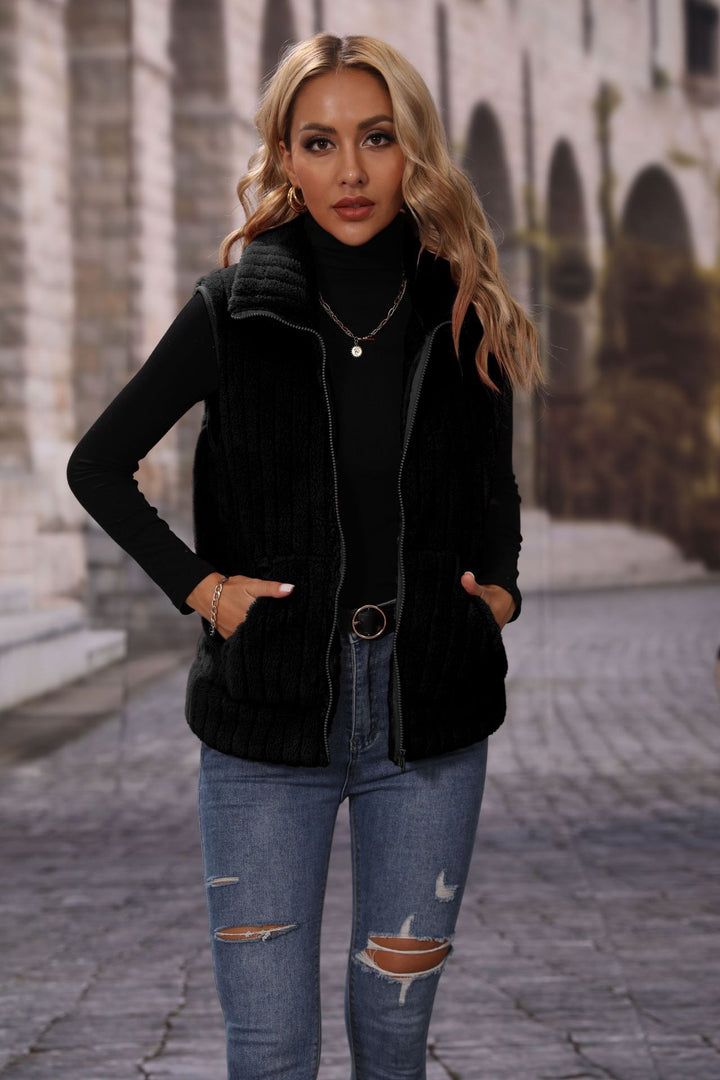 Fleece vest for women with textured material and practical pockets Lune London