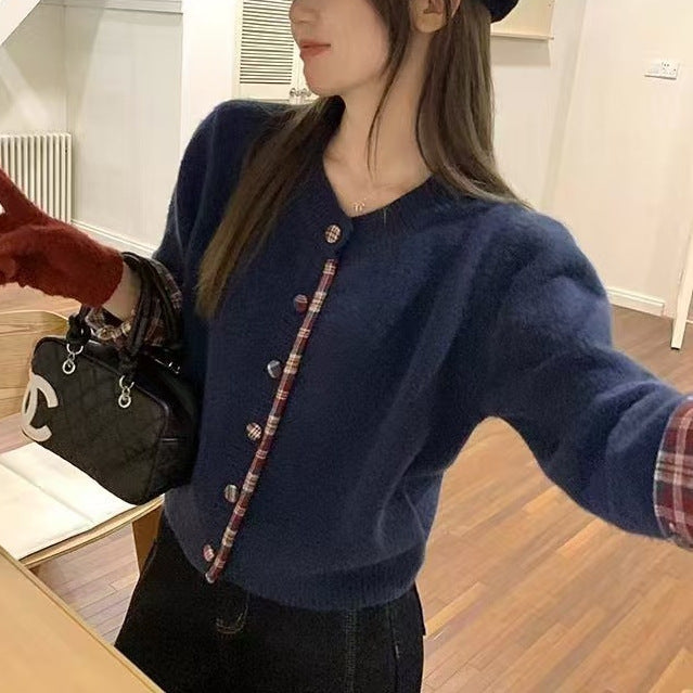 Cardigan féminin à la mode avec motif à carreaux et boutons pratiques Chic & Stil