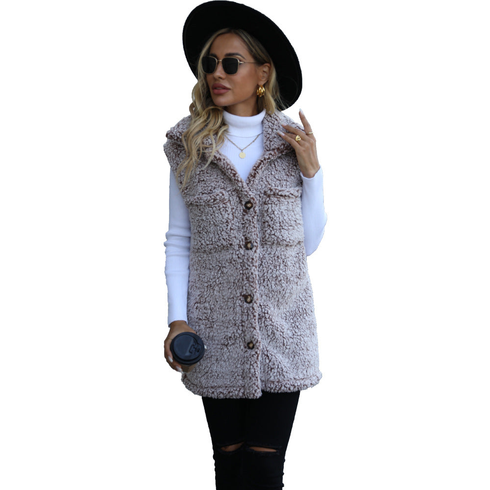 Women Cozy Cardigan with convenient pockets and button closure Lune London