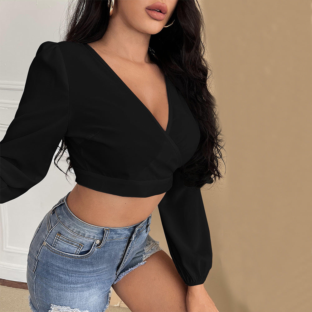 Top cropped féminin avec décolleté en V profond et manches bouffantes élégantes Chic & Stil