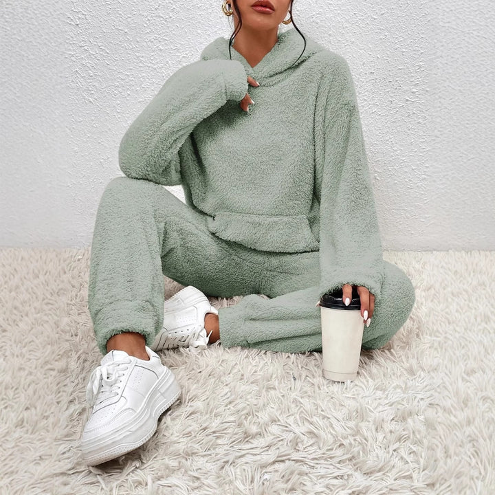Women's fleece loungewear set with hood and pockets Lune London
