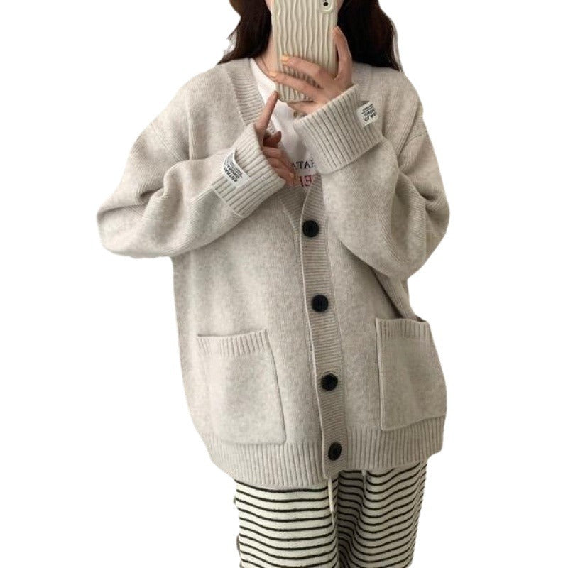 Cardigan pour femmes avec une coupe décontractée et de grandes poches Chic & Stil