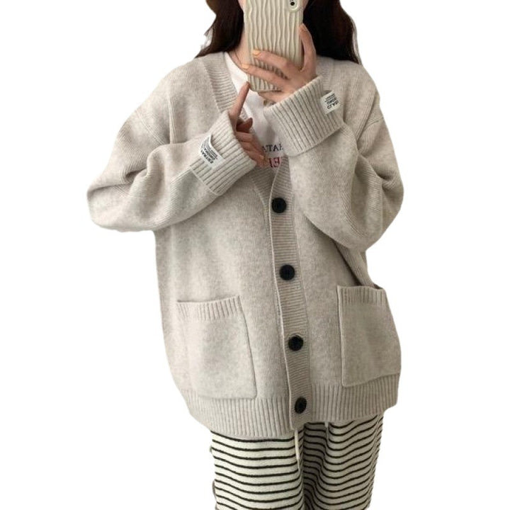 Cardigan pour femmes avec une coupe décontractée et de grandes poches Chic & Stil