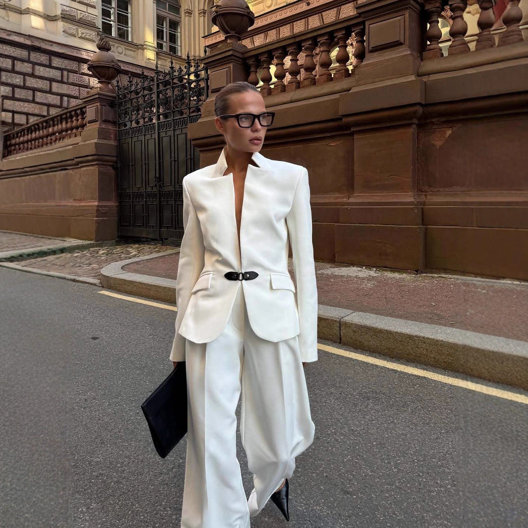 Elegant women's blazer with modern cut and original details Lune London