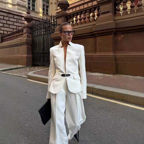 Elegant women's blazer with modern cut and original details Amarae