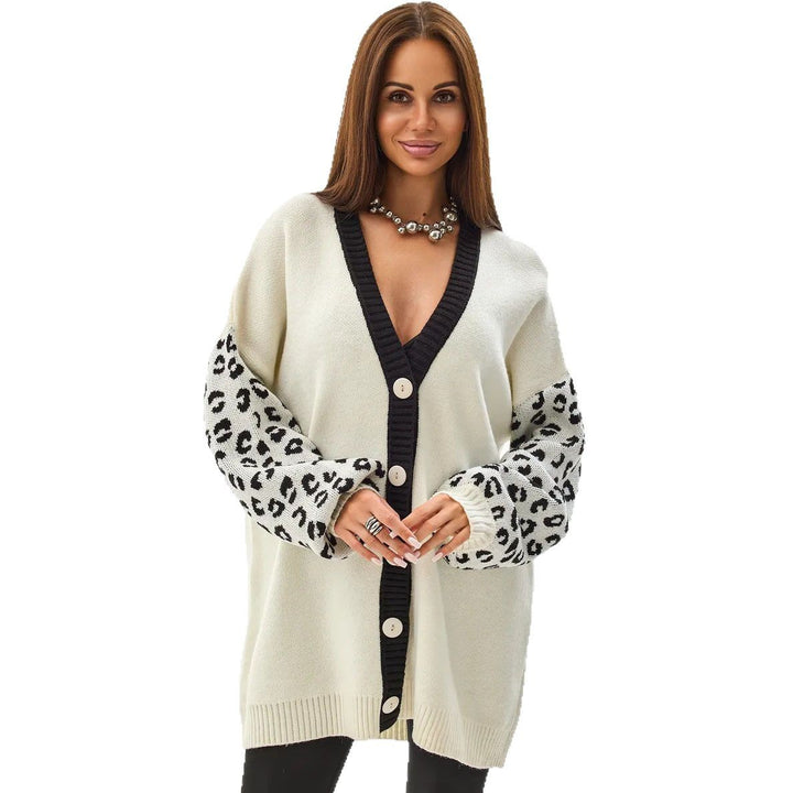 Cardigan pour femmes en tricot épais avec manches contrastées et détail en bouton Chic & Stil