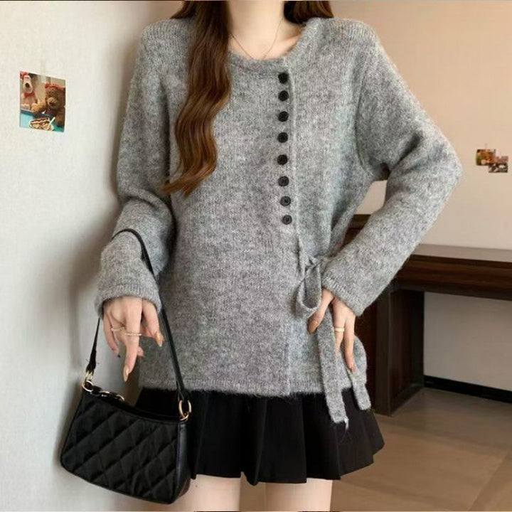Cardigan élégant pour femmes avec des détails de bouton à la mode et une ceinture à nouer Chic & Stil