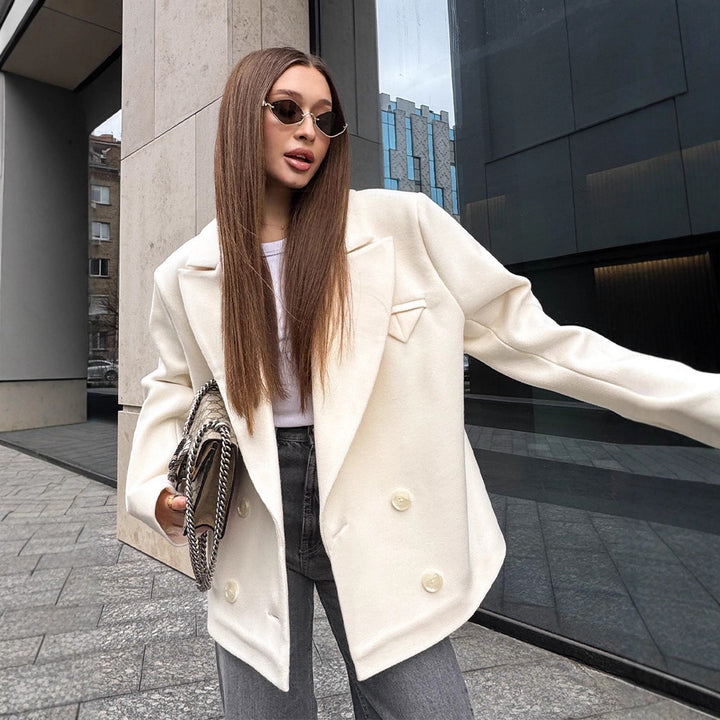 Women's Oversized Double-Breasted Short Blazer in Cocoon Cut made of Wool Blend Amarae