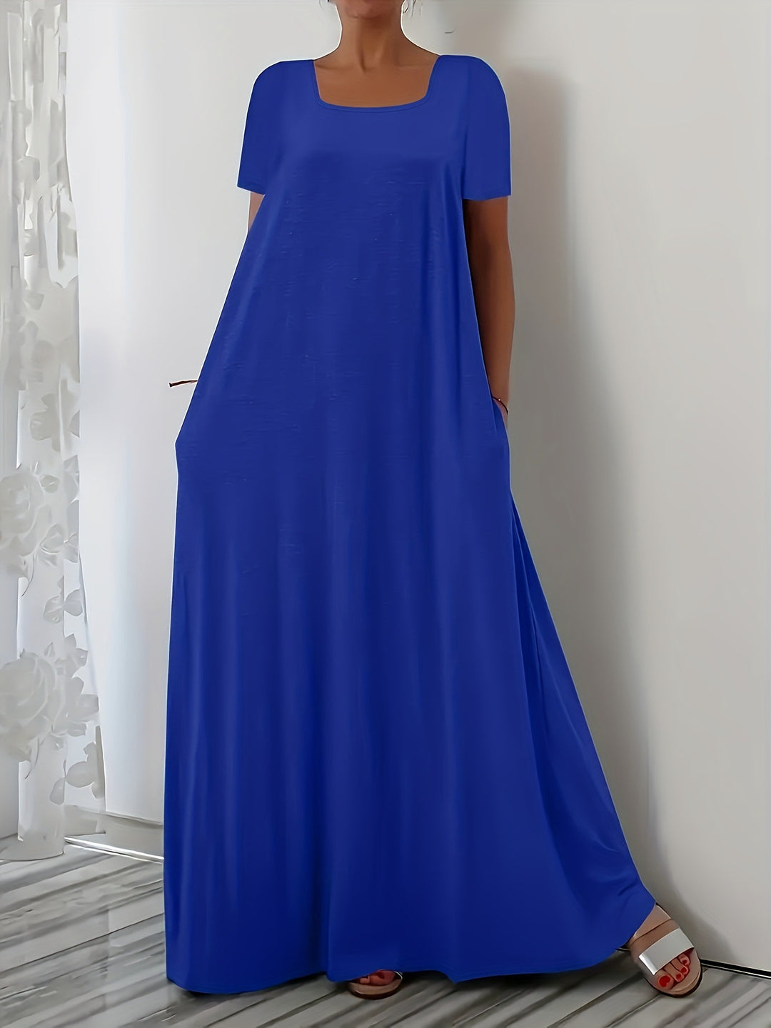Maxi dress for women with a loose fit and practical pockets Lune London