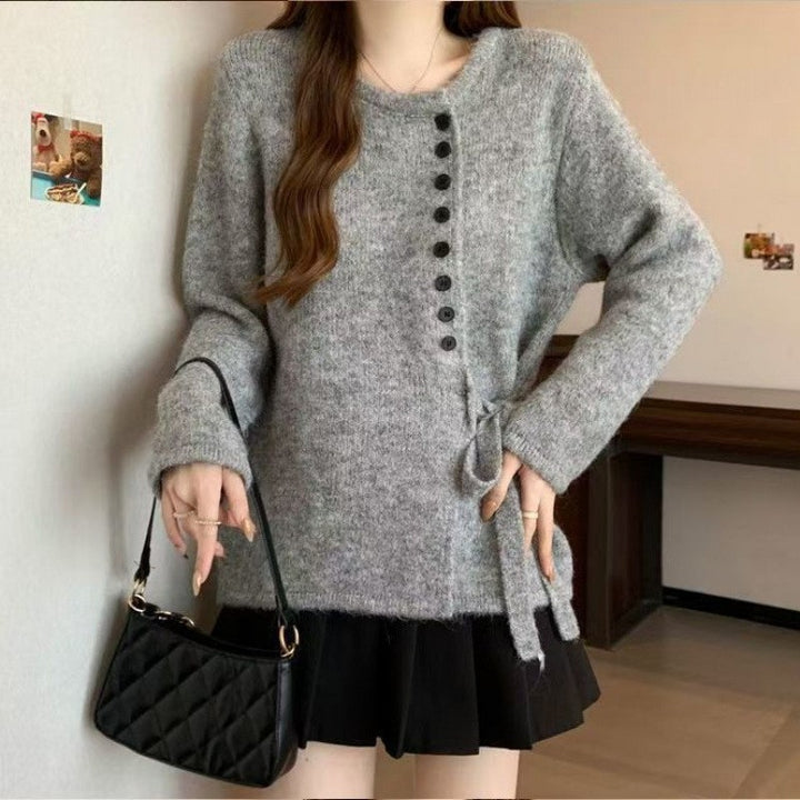 Cardigan élégant pour femmes avec des détails de bouton à la mode et une ceinture à nouer Chic & Stil