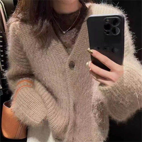 Cardigan tricoté confortable pour femmes avec un matériau exceptionnellement doux et une fermeture à boutons pratique Chic & Stil