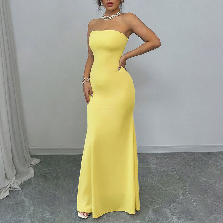 Robe maxi enveloppante ajustée pour femmes avec design décolleté et fente sexy au dos Chic & Stil