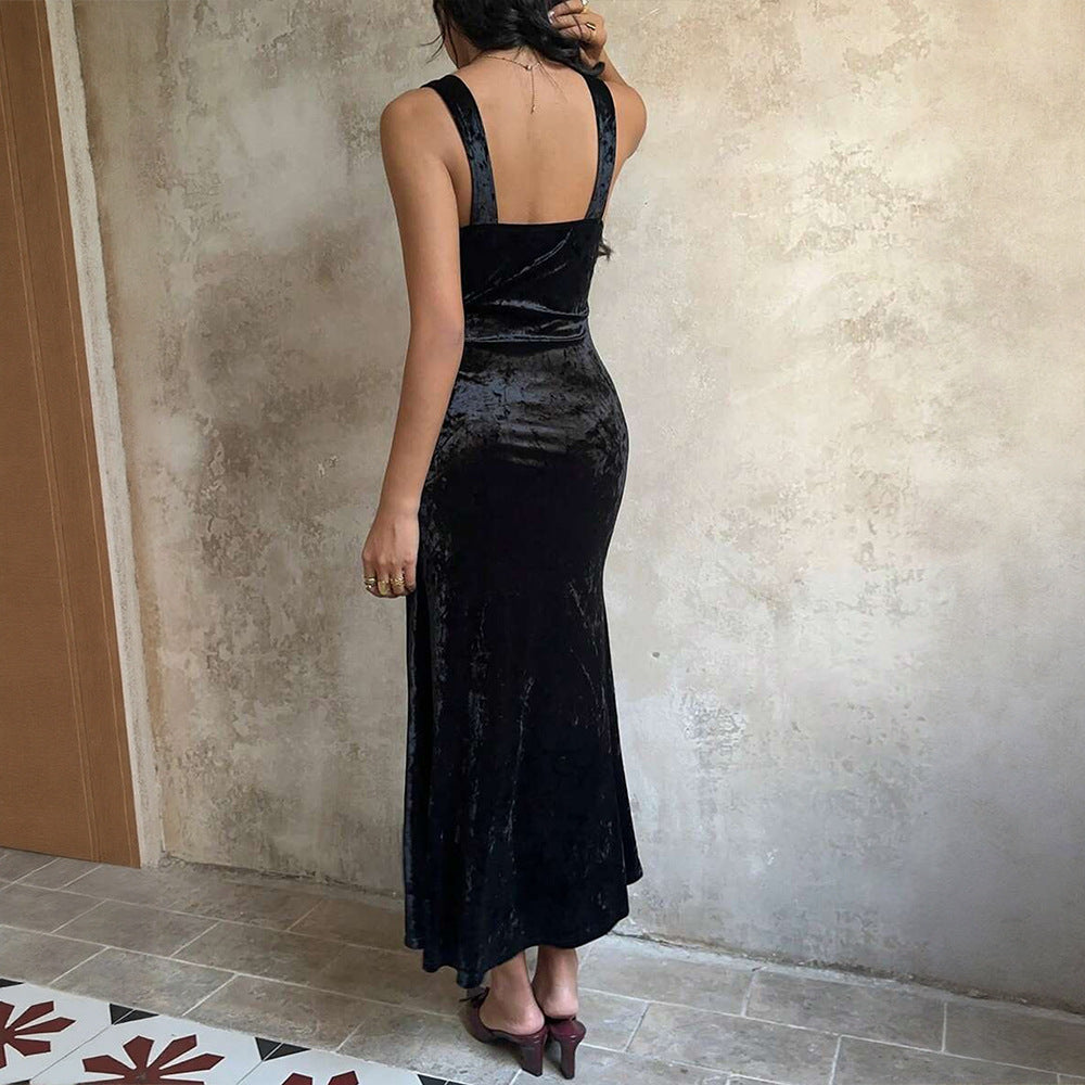 Robe maxi en velours pour femmes avec décolleté en V profond et élégantes bretelles spaghetti Chic & Stil