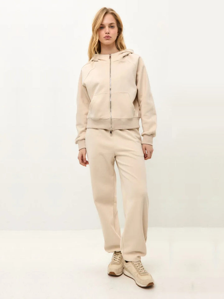 Relaxed fleece jogging set for women with high collar and full zip closure Lune London