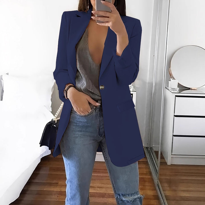Elegant women's blazer with a sleek silhouette and practical pockets Lune London