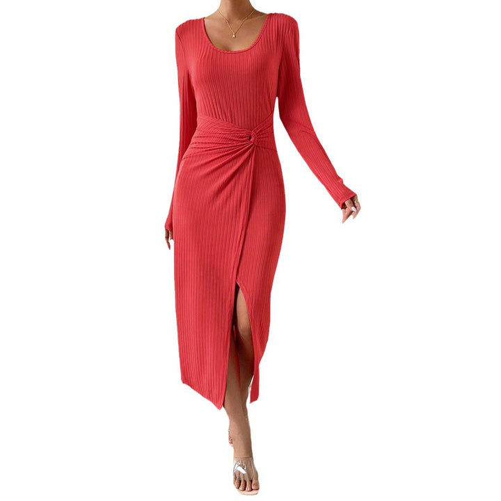 Robe maxi femme avec un design élégant enroulé et une fente latérale Chic & Stil