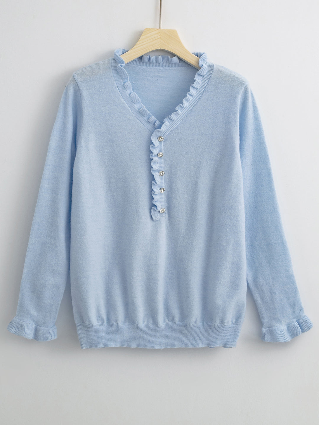 Blouse pour femmes avec un design de volants fluides et patte de boutonnage Chic & Stil