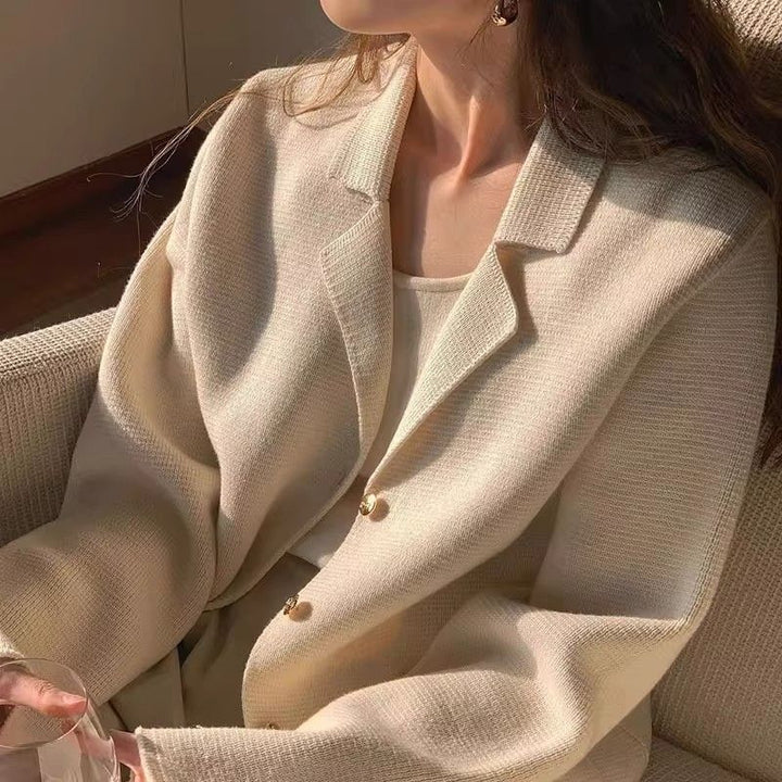 Veste Boucle Élégante pour Femmes avec Boutons Dorés Chic & Stil
