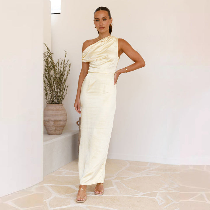 Maxi Chic Dress for Women with Asymmetrical Neckline and Chic Ruched Detail & Stil