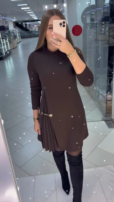 Robe pour femmes avec un design de plis élégant et une ceinture décorative Chic & Stil