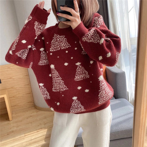Comfortable sweater for women with chic Christmas tree pattern and style