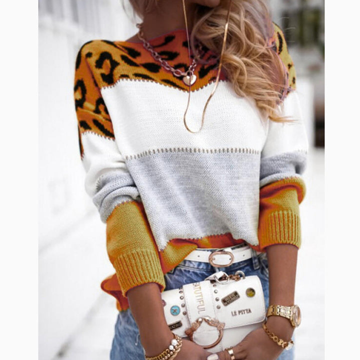 Chic and stylish oversized sweater for women with leopard print