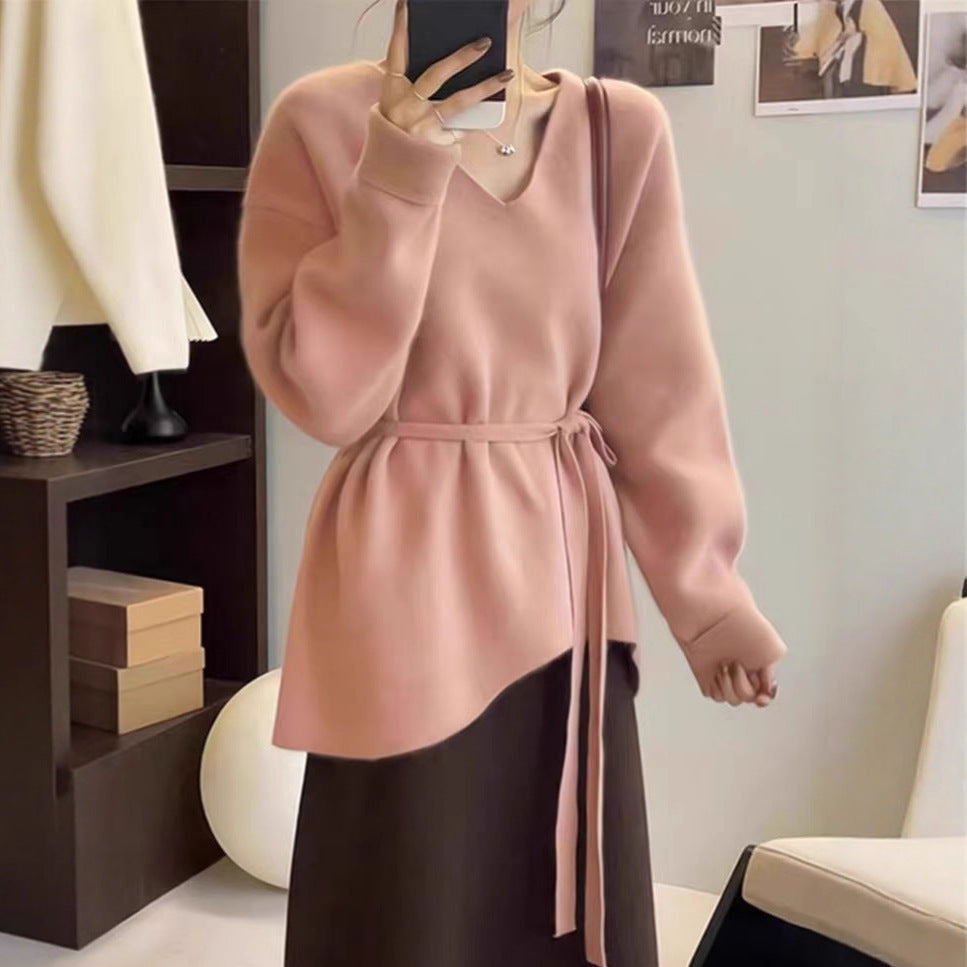 Cardigan féminin avec un élégant col en V et une ceinture à la taille Chic & Stil