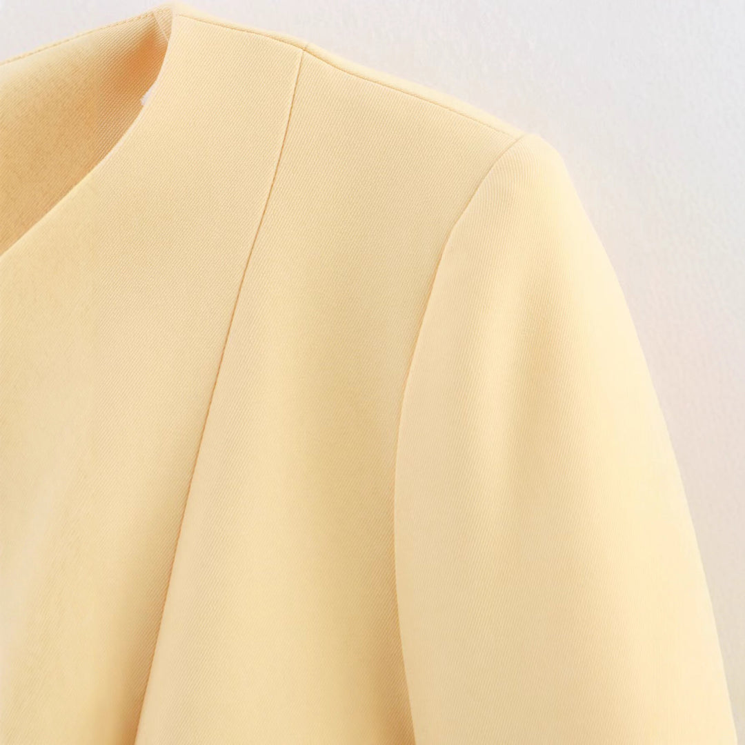 Elegant blazer jacket for women with structured design and practical pockets Lune London